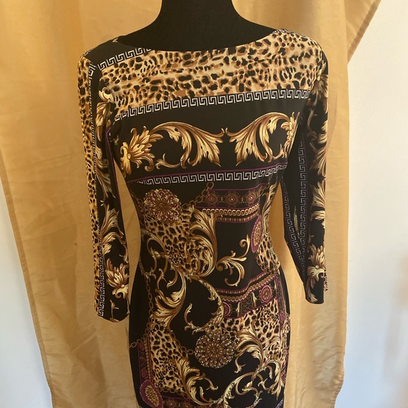 Cache Dresses & Skirts - Cache size 6 Gorgeous sexy figure hugging dress